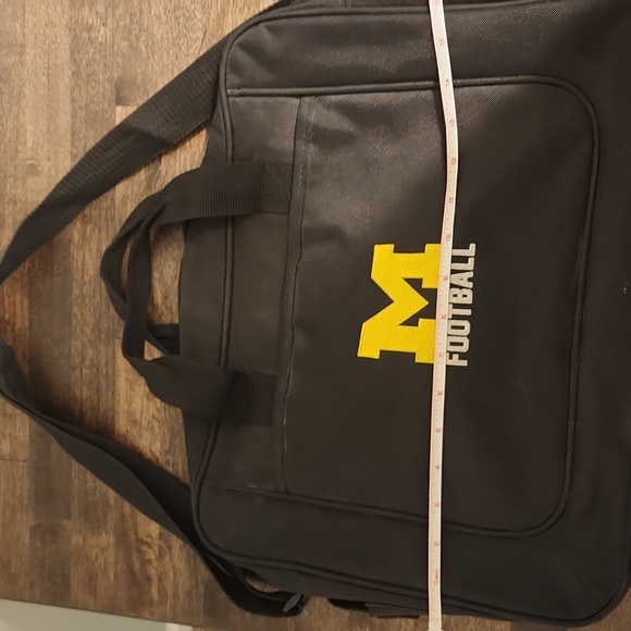 Michigan Football Embroidered Messenger Bag With Removable Laptop Sleeve - Picture 6 of 8